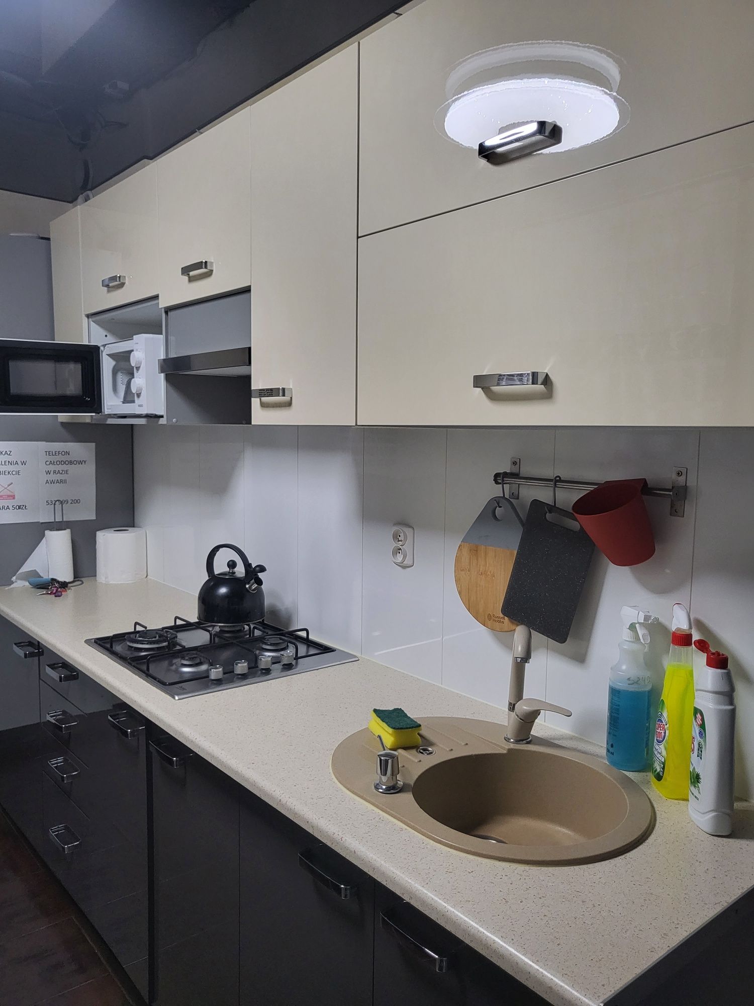 Hostel tanie pokoje 4 minuty od lotniska ,nowe ,WiFi,parking strzeżony