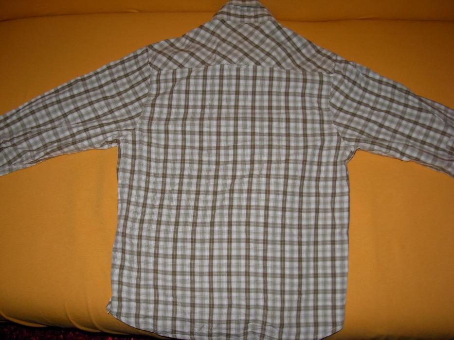 Camisa Chicco quadriculada verde + T´shirt Massimo Dutti cinza 5/6 ano