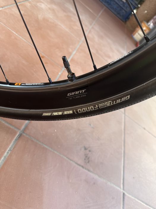 Rower szosowy kolarzówka Giant Defy Advanced Pro 1 Di2 M/L