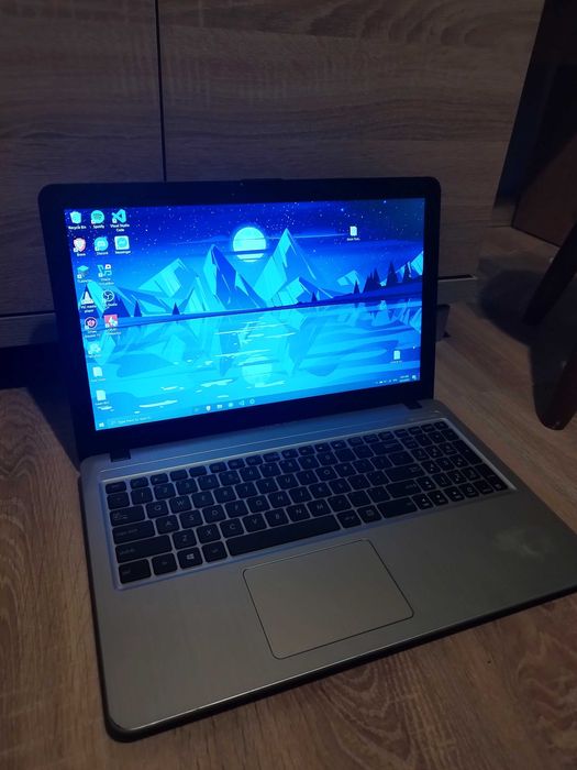 Laptop ASUS R540U