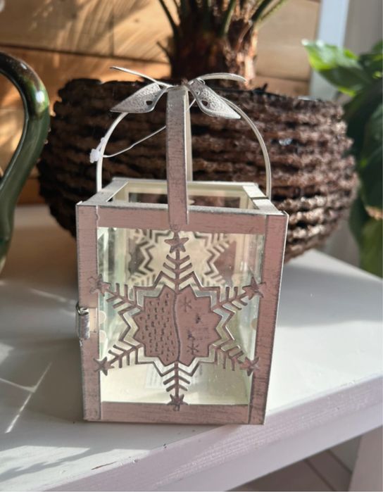Lampion świecznik biały metal ze szkłem zimowa dekoracja