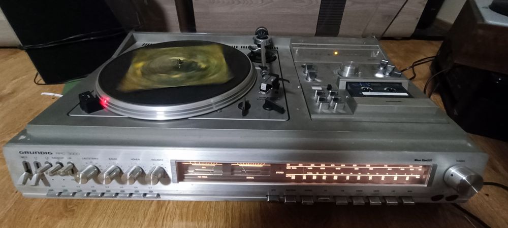 Stary gramofon grundig