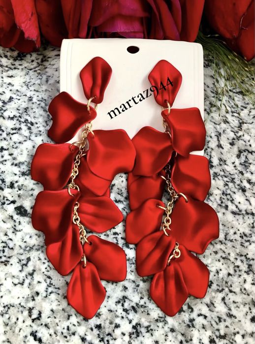 Nowe, długie, czerwone, wiszące kolczyki damskie