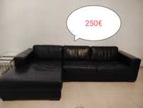 Sofá com chaise-long preto em pele