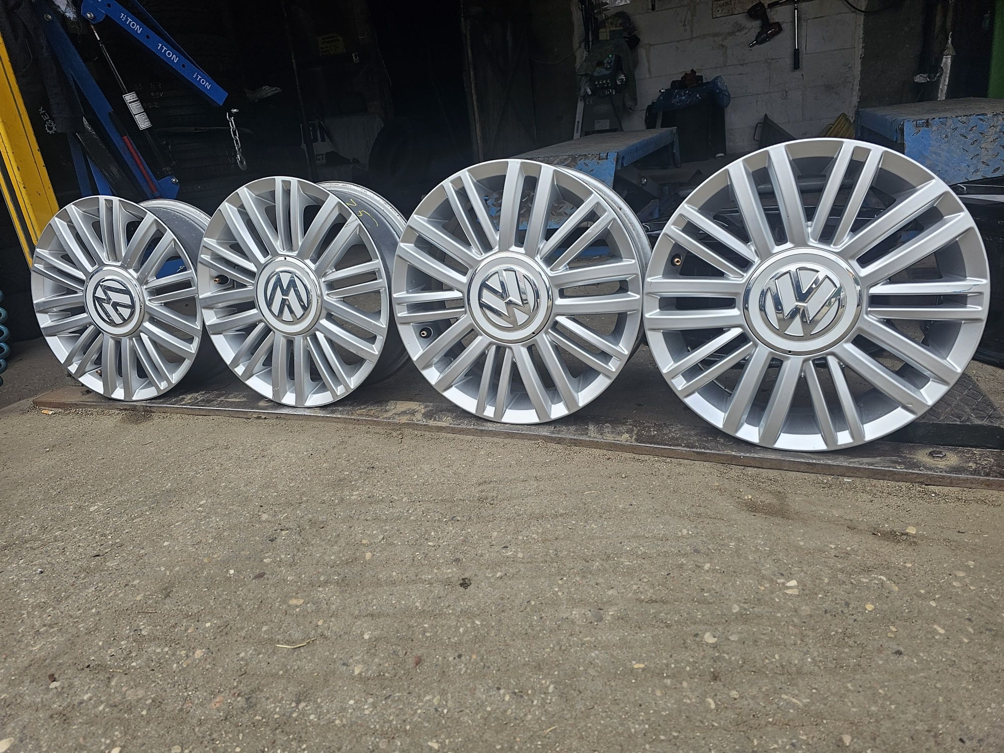 Felgi Aluminiowe Volkswagen UP R15 4x100 ET41-5,5J