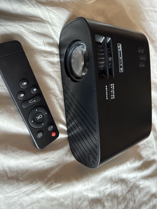 Смарт-проектор M7W 720p на android отличный звук и картинка