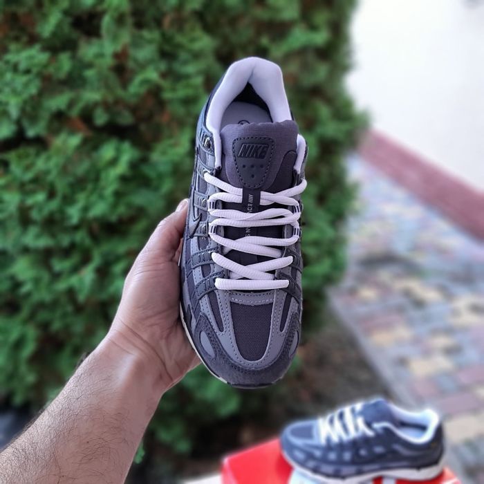 Топові жіночі кросівки Nike P-6000