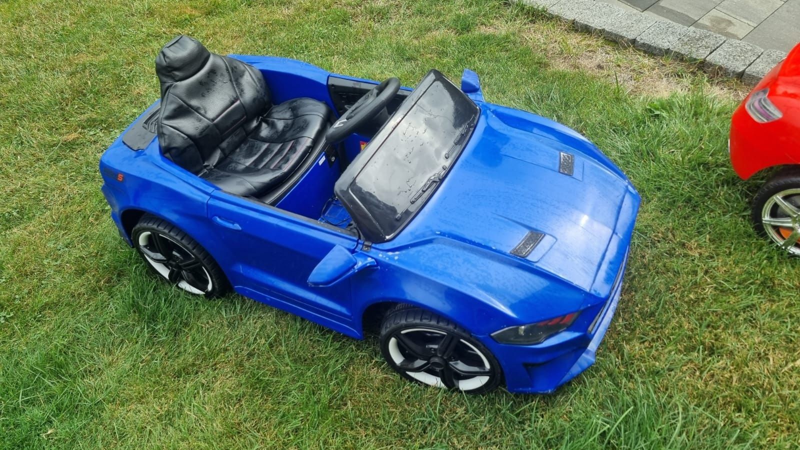 Autko Auto dla dzieci na akumulator niebieskie radio i pilotem Mustang