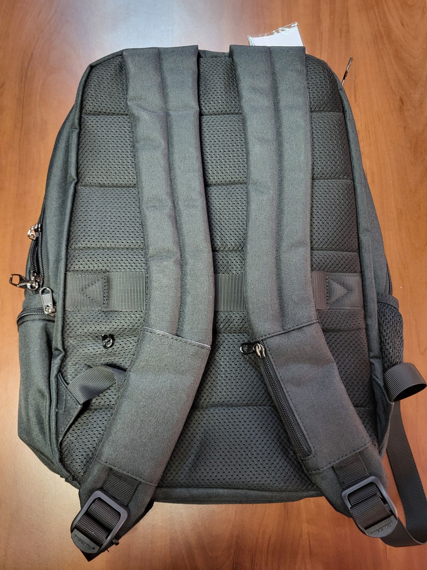 Рюкзак TIGERNU  модель T-B3515 (темно-сірий) чорний
