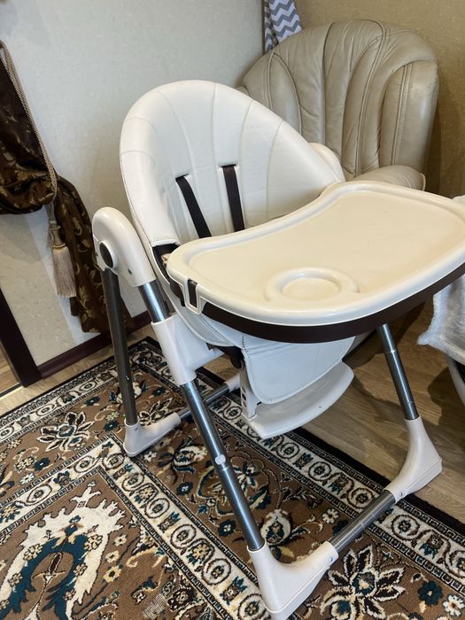 Стільчик для годування