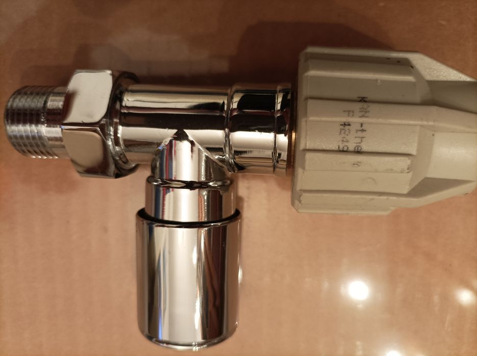 Новый полотенцесушитель FaDo, муфты, кран, переходник.