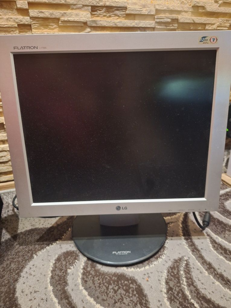 монитор  LG Flatron l1730s