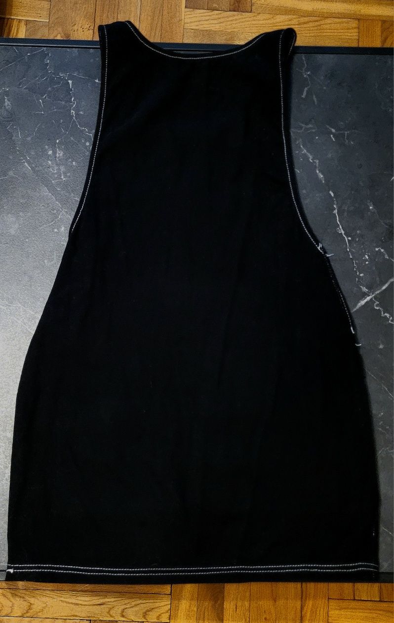 Czarna sukienka Misguided a'la jeansowa