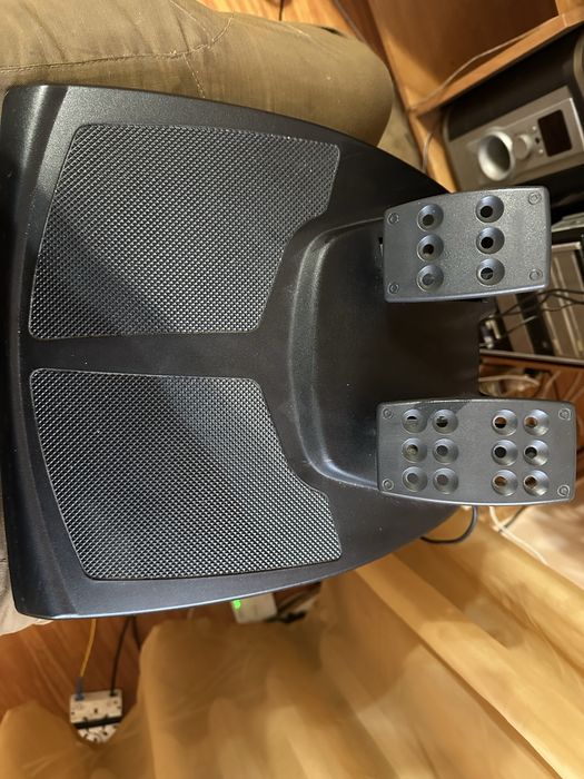 Ігровий руль Logitech MOMO Racing 240*