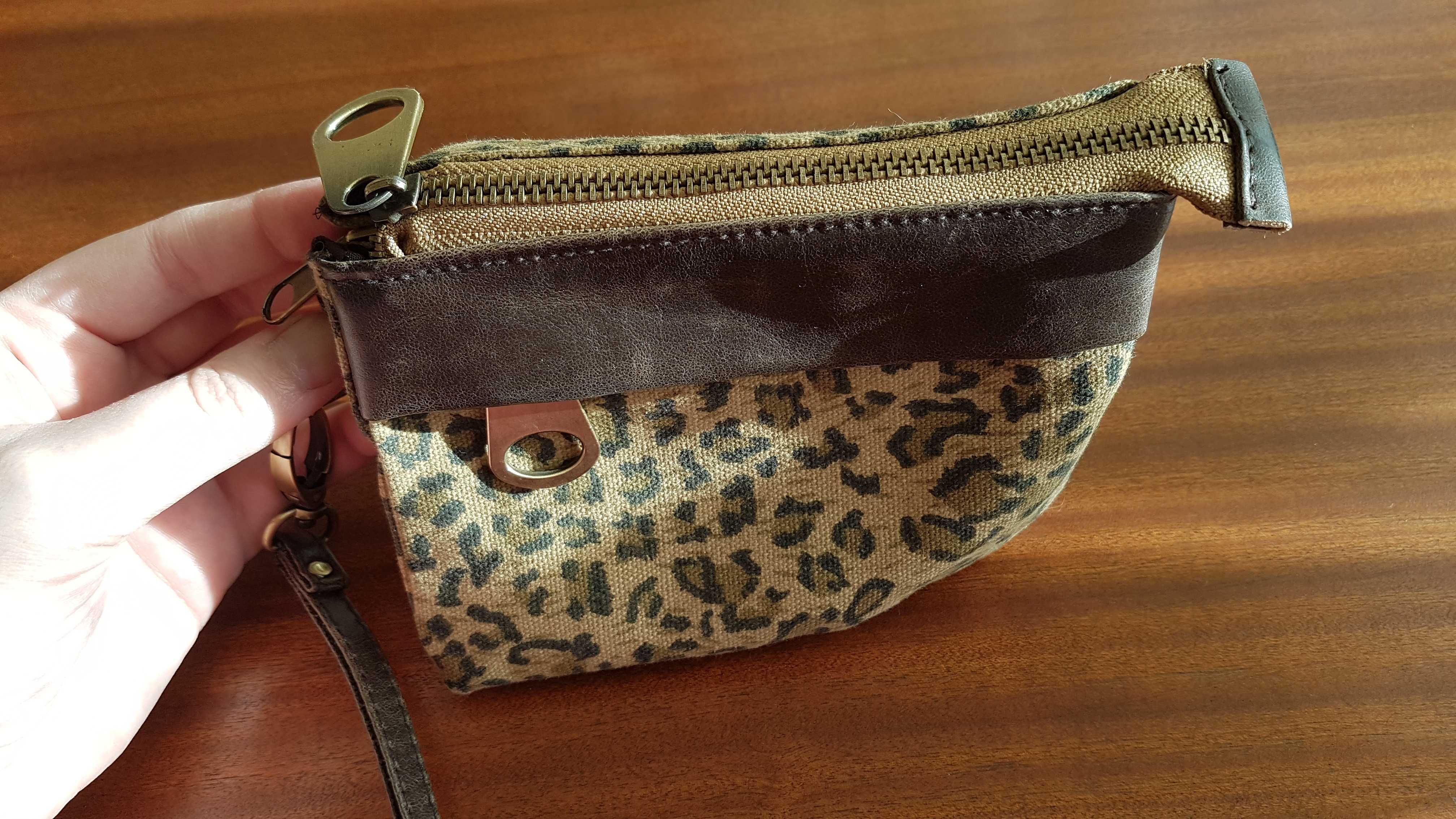 Bolsa/Carteira Leopardo Stradivarius