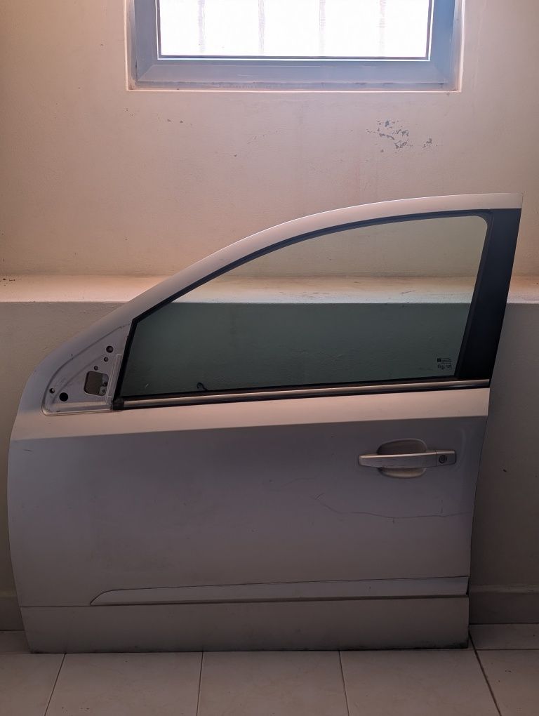 Porta frente esquerda Opel Astra H / H carrinha