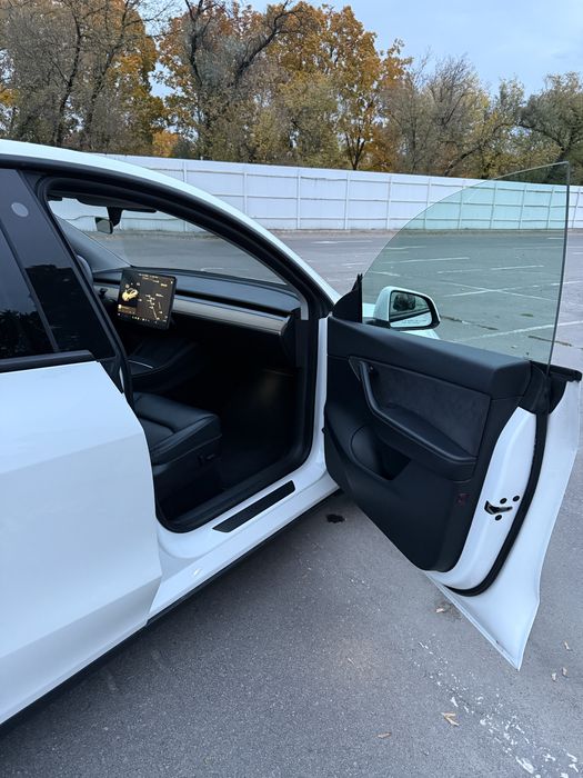 Tesla model Y 2021