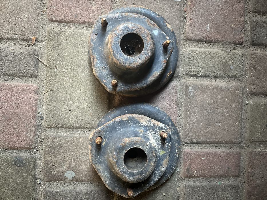 Опора задньої стійки Нубіра