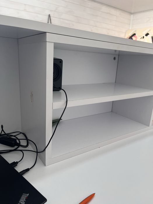 Меблі для магазину одягу