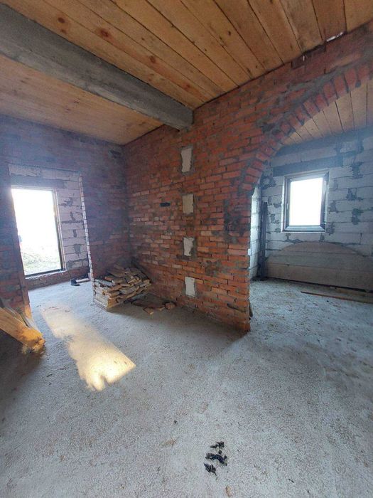 Продаж будинку в м.Самбір, село Ваньковичі. (25 сот.)ОГОРОДЖЕНИЙ.