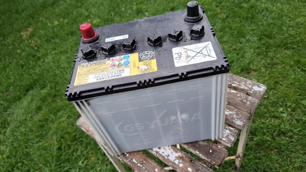 Akumulator Yuasa 65Ah 520A prawy sprawny