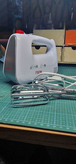Mikser ręczny MPM 750W