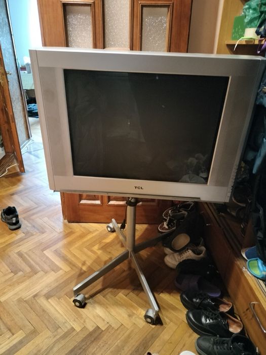 Телевізор TCL в робочому стані