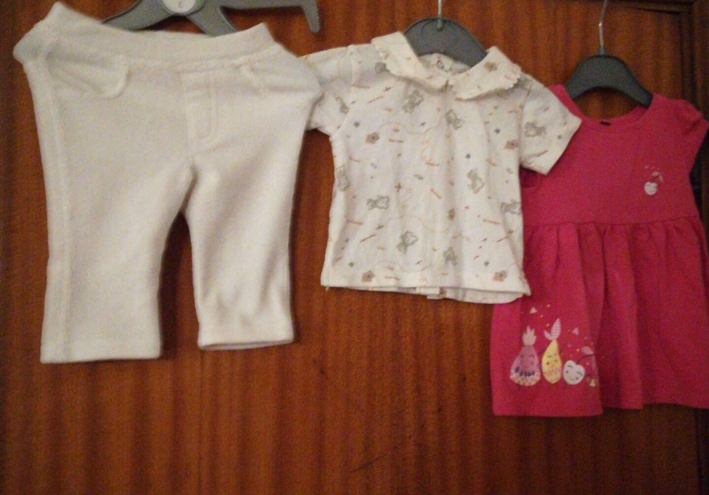 Roupa de bebé 0/3 meses vestido e outros