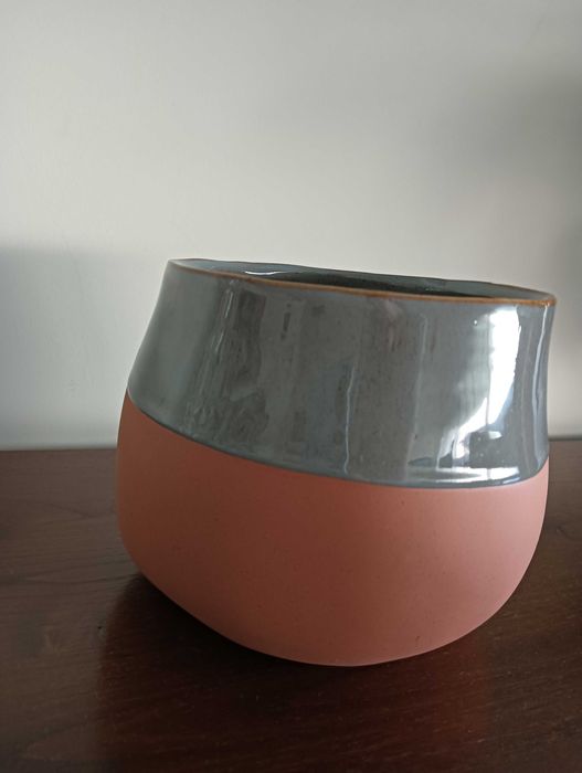Vaso decorativo barro e pintura cinza