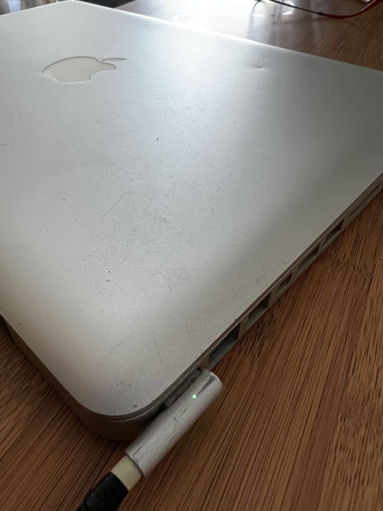 Macbook Pro 13 Core2Duo 4Gb 250HDD Mid 2010