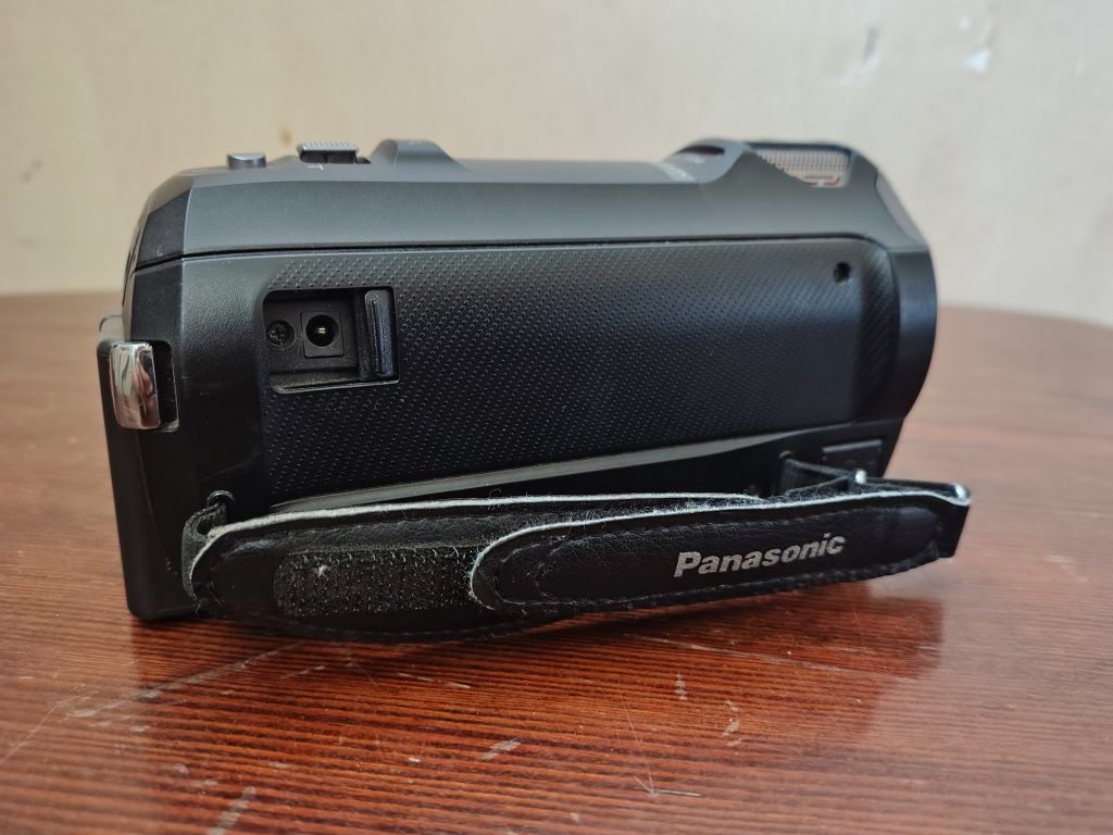 Відеокамера Panasonic HC - V770