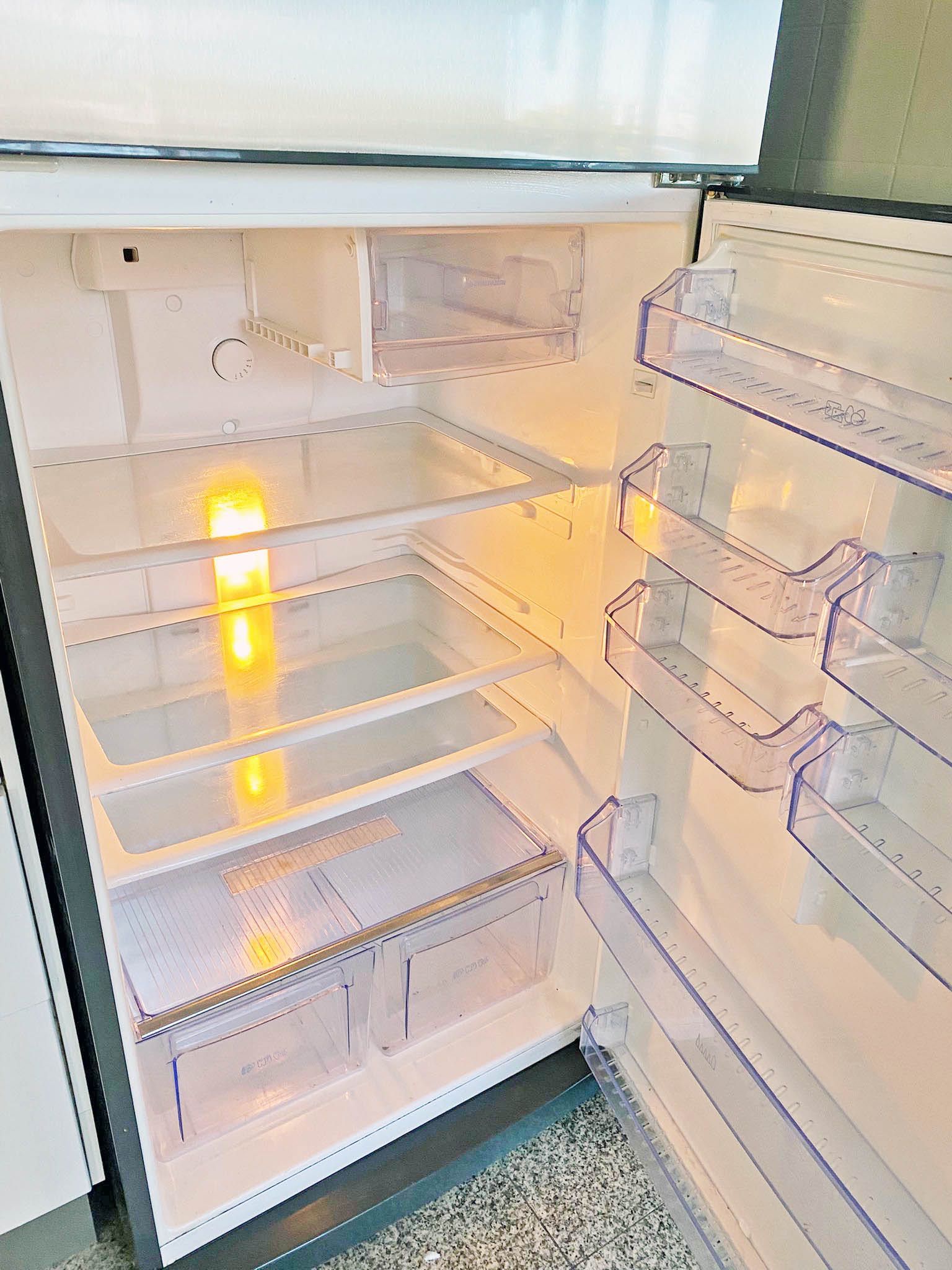 Frigorifico ZANUSSI com congelador - em inox ZRT