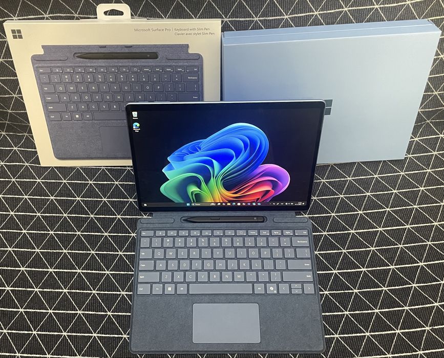 Ноутбук планшет (2 в 1) Microsoft Surface Pro 11 Sapphire + клавіатура