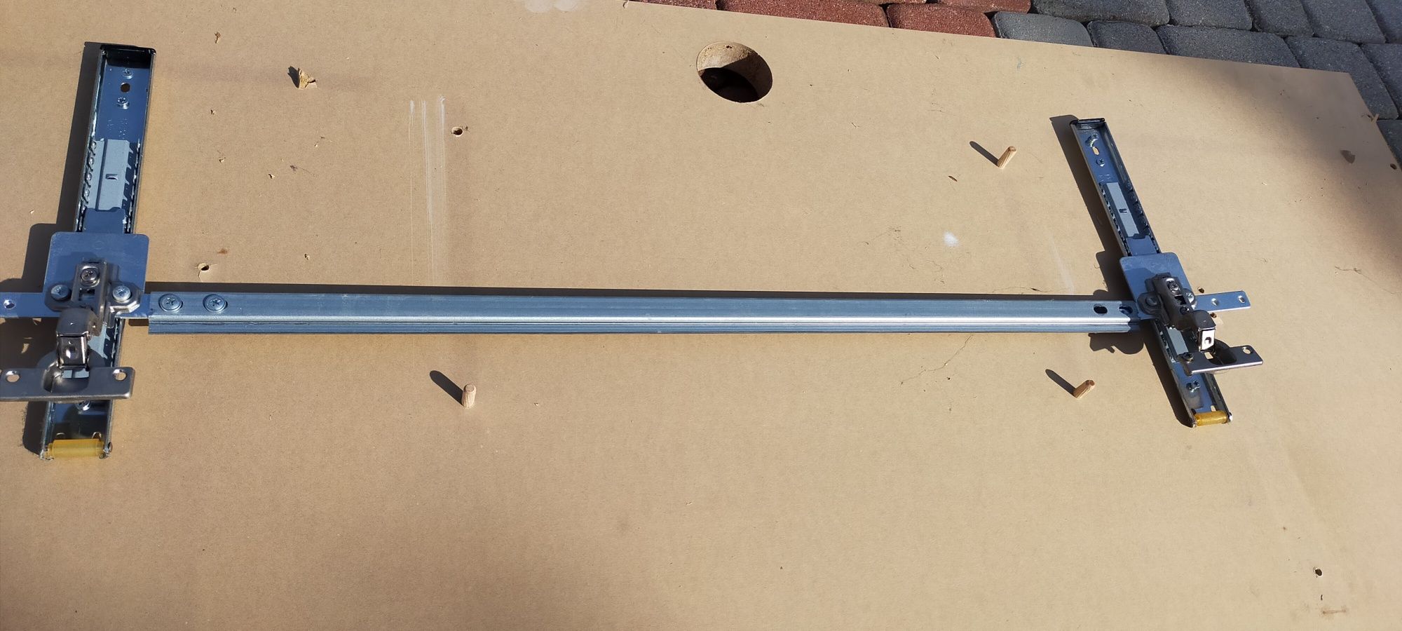 Prowadnice zawiasy mechanizm drzwiczek z IKEA