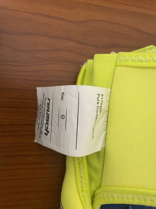 Вратарские  перчатки reusch