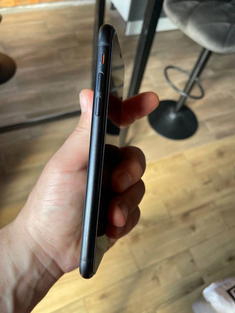 Продам IPhone XR 64 gb