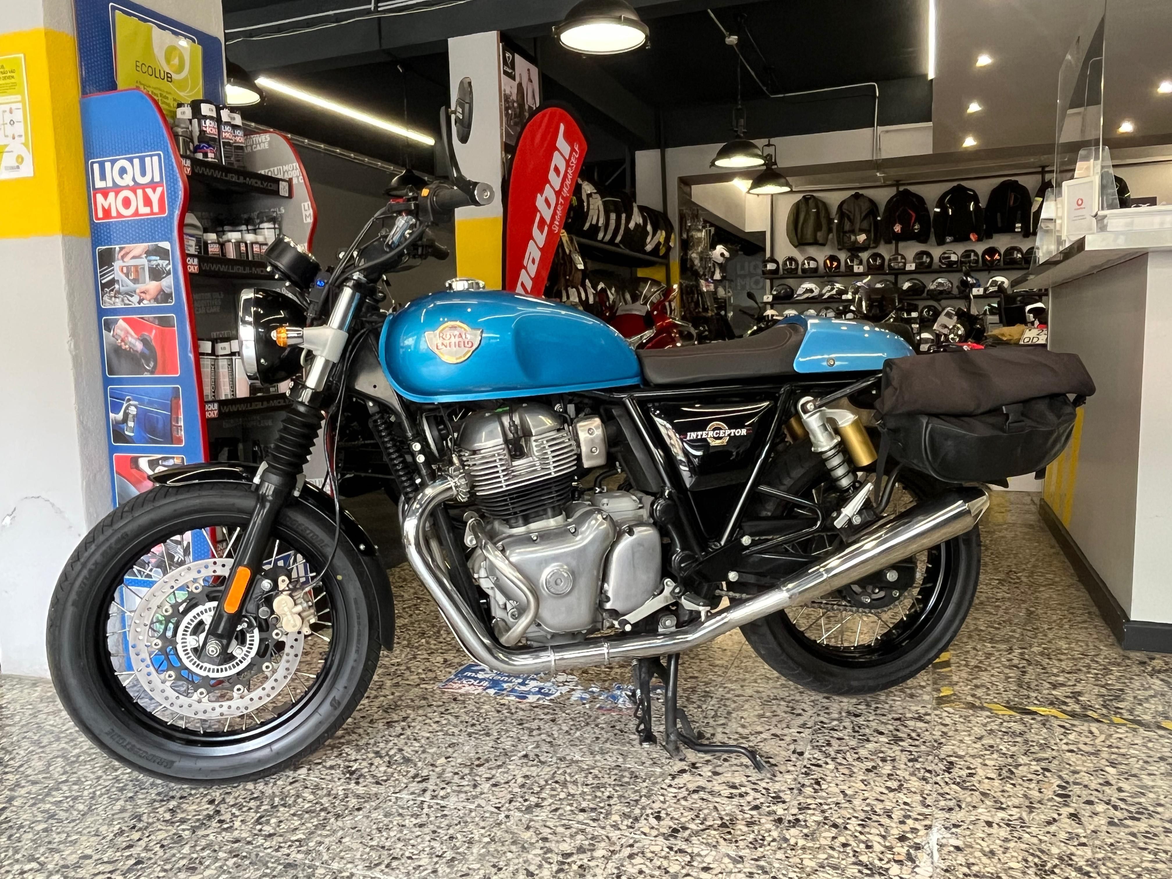Royal Enfield Interceptor 650 de 2021 Impecável com Extras