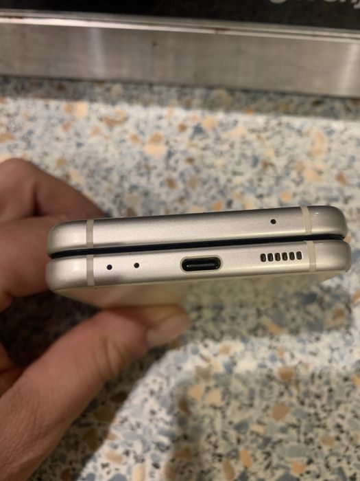 Телефон Samsung z flip 3