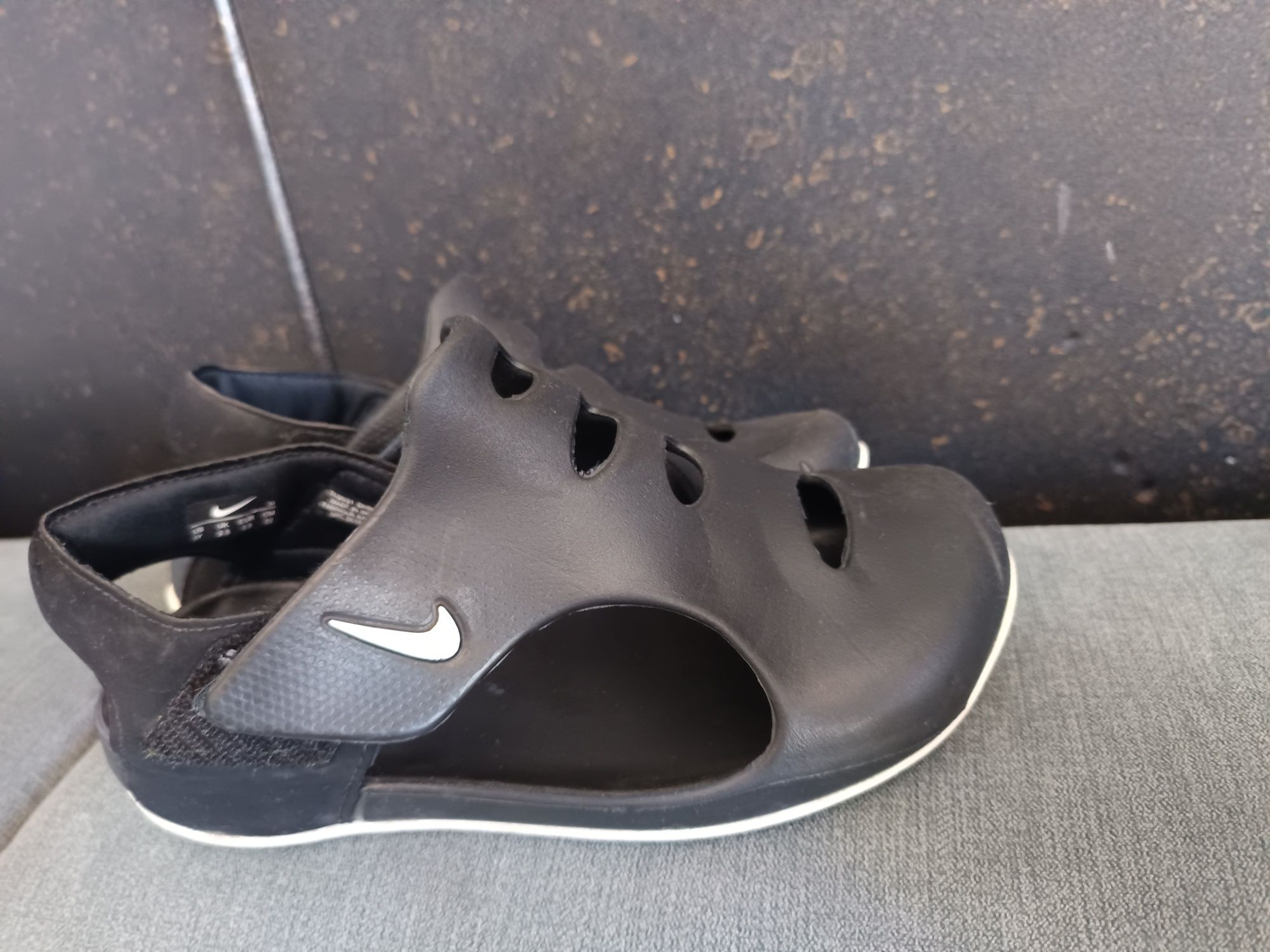 Sandały Nike chłopięce r.35
