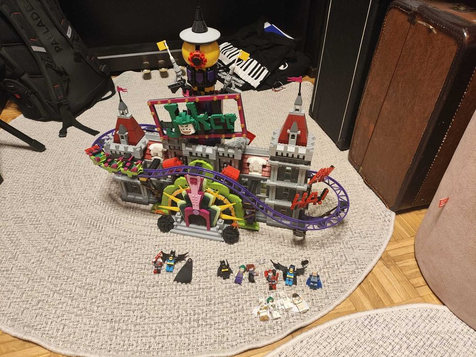klocki Eagle 660301 Clown's Manor (klon Lego 70922 Joker's Manor)