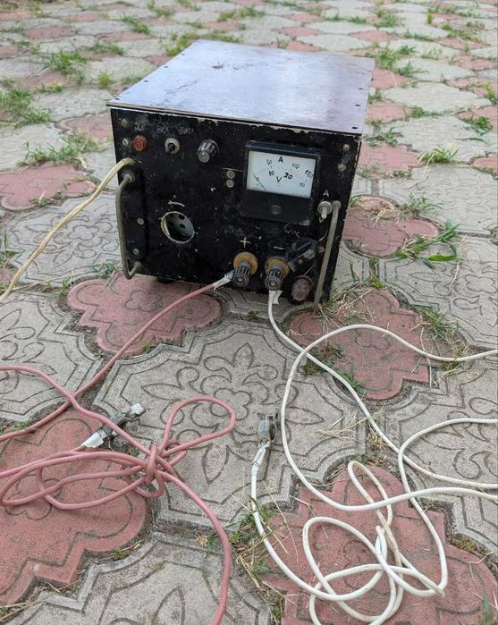 Потужний зарядний автомобільний пристрій на 6 та 12 Вольт