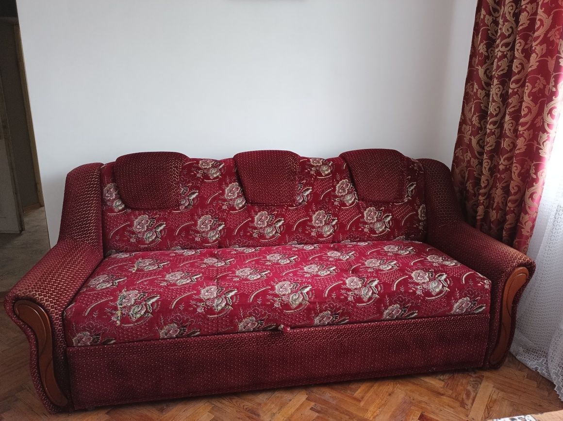 Диван мякий вишневий