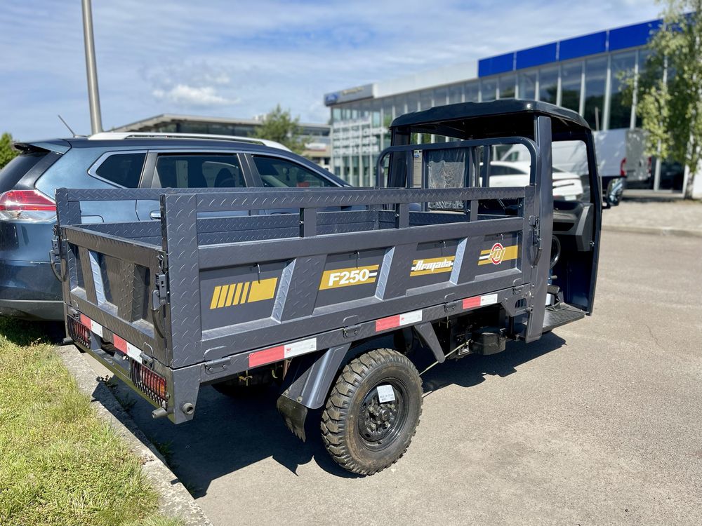 Трицикл бензиновий Armada F250cm3