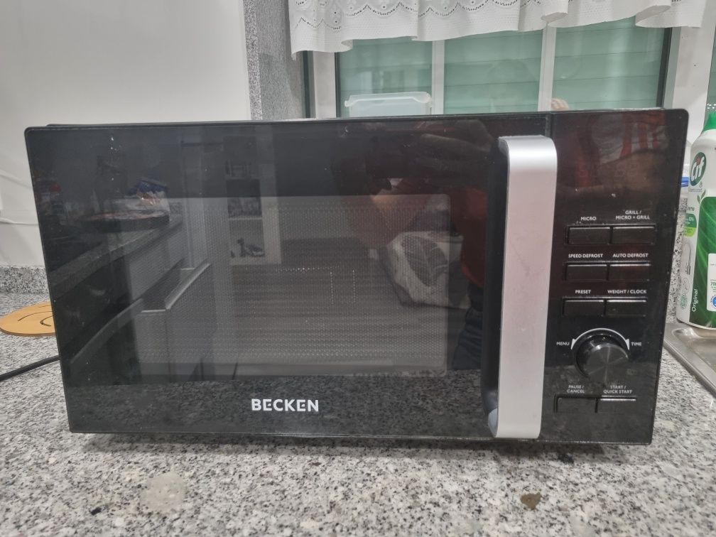 Microonda BECKEN 25L – Funcionando perfeitamente