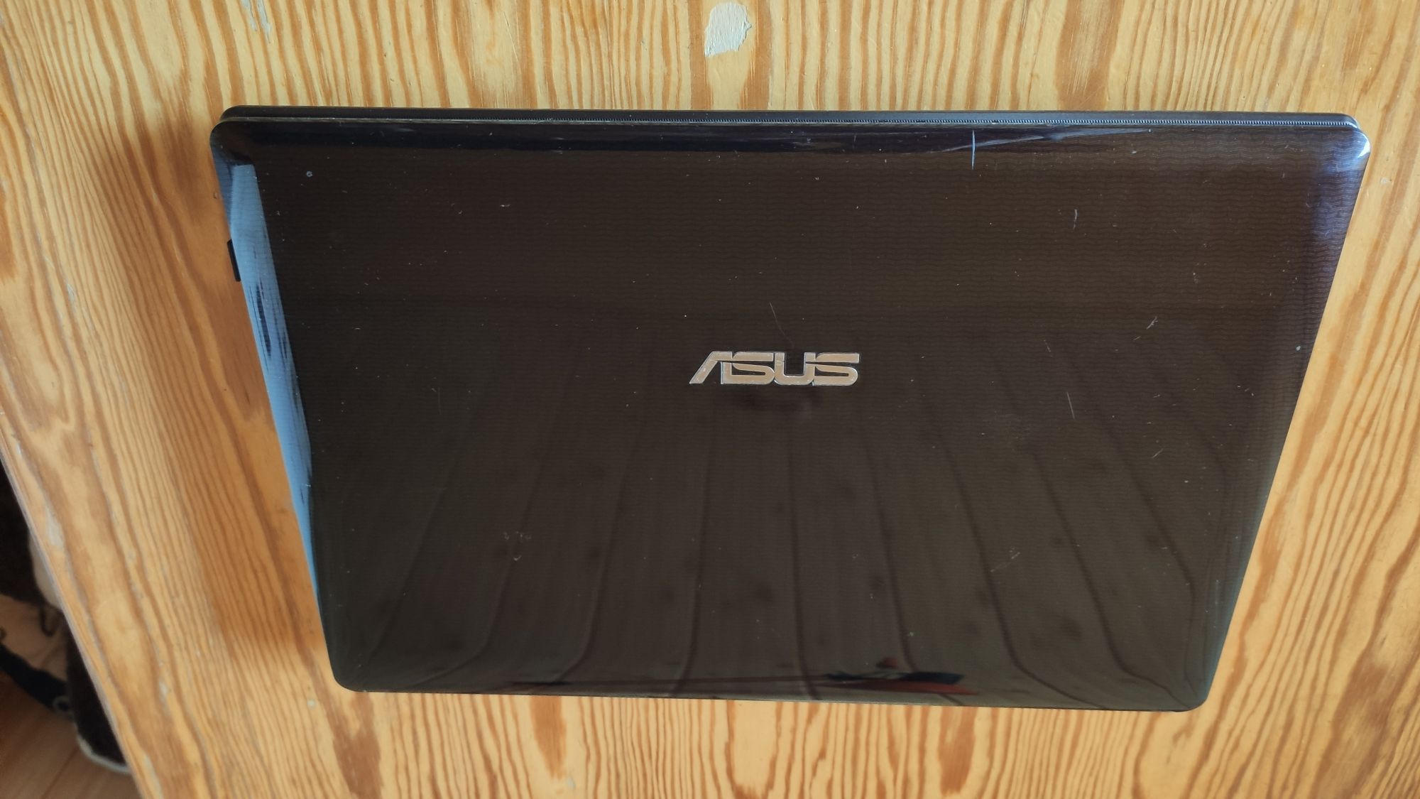 laptop asus sprawny  + dodatkowa nowa klawiatura do wymiany