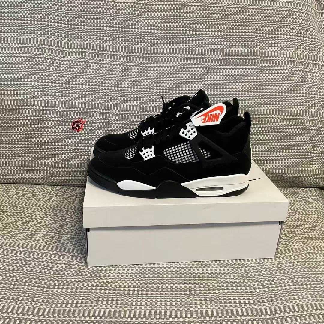 WhiteThunder/Buty_Jordan4_Retro_ Unisextrampki Rozmiar.39