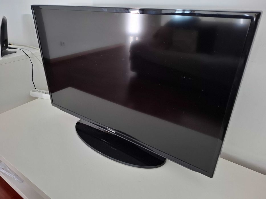 TV Samsung 40" LED - Full HD - Em bom estado de conservação