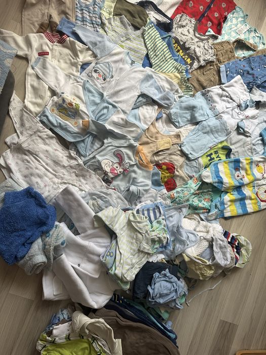 Paka ubranek dla chłopca od 56 do 74 ok. 100 sztuk