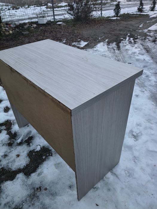 Fajne solidne biurko jasne z szufladka tanio