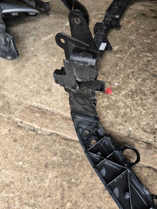 pas przód Mercedes A klasa A177